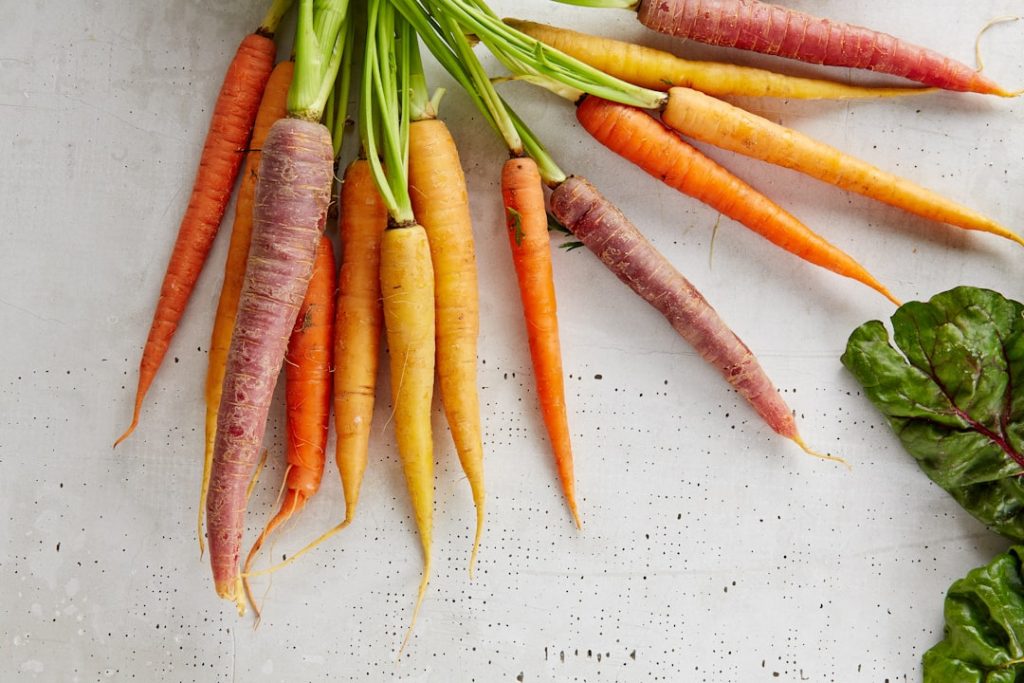 karotten sind knackiges, süßes gemüse, reich an vitaminen und ideal für gesunde ernährung und vielfältige rezepte.