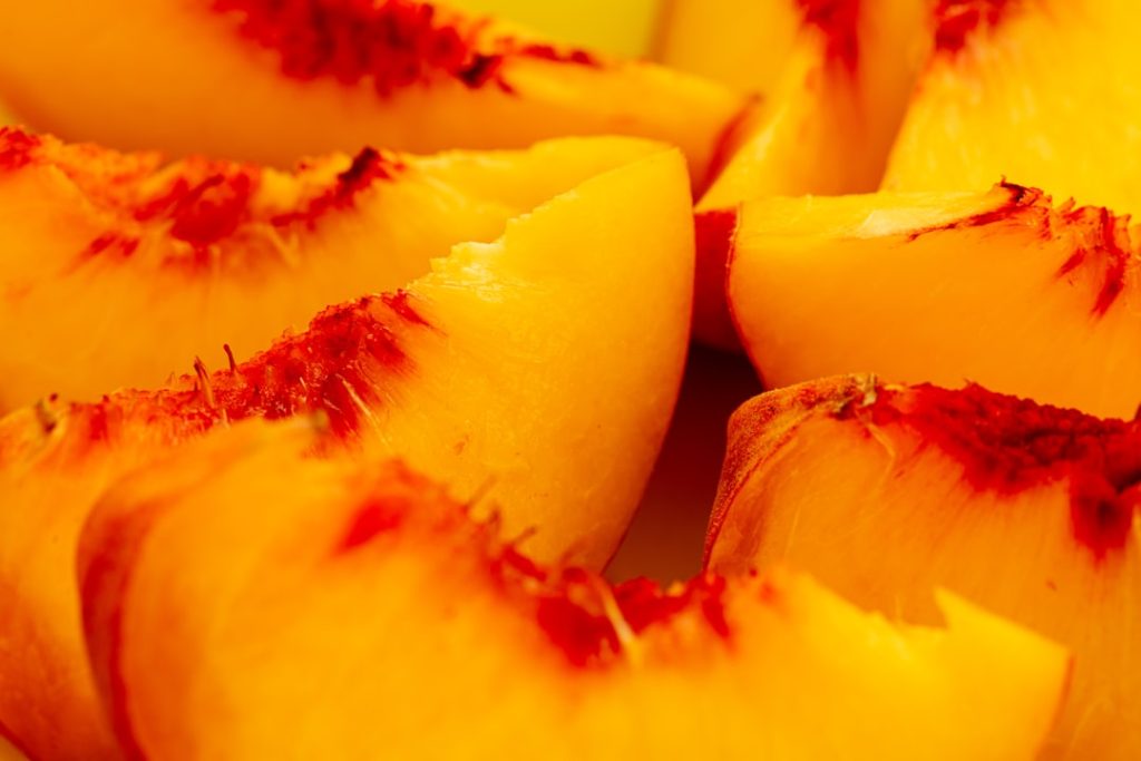 entdecken sie saftige und süße pfirsiche – frisch vom baum, perfekt für gesunde snacks und köstliche rezepte.