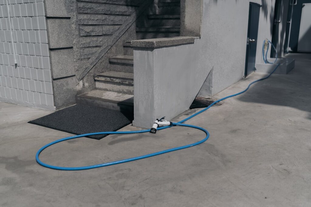 effiziente und nachhaltige erdwärmepumpen zur nutzung der geothermischen energie für heizung und kühlung in gebäuden.