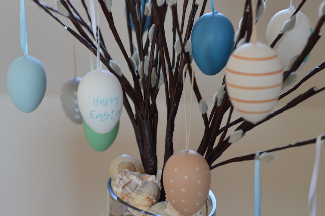entdecken sie unseren einzigartigen oster-eier-baum – eine kreative und farbenfrohe dekoration für das osterfest, die freude für die ganze familie bringt.
