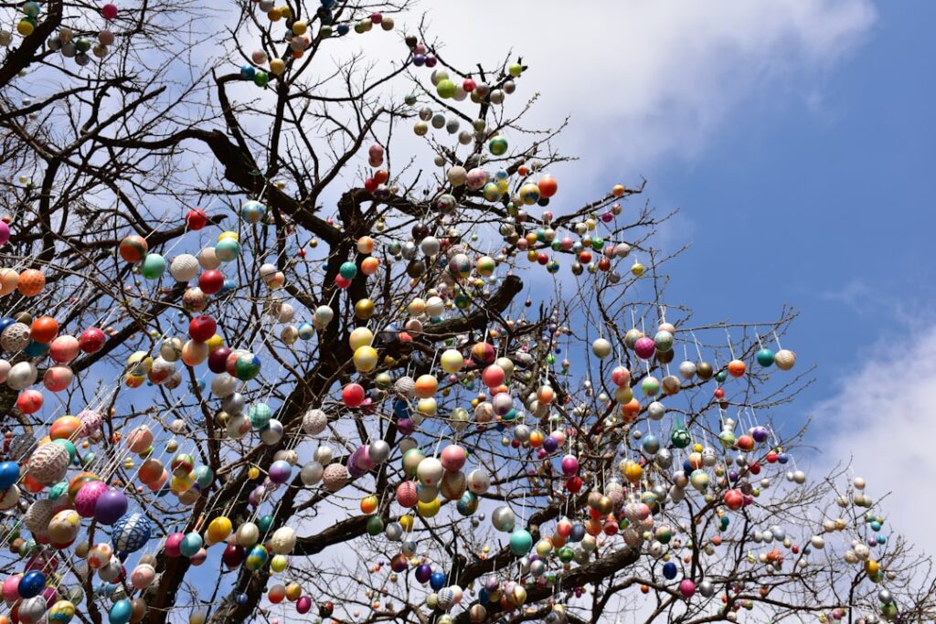 entdecken sie kreative ideen für einen oster-eierbaum – perfekt für ihre osterdekoration und festliche stimmung im garten oder zuhause.