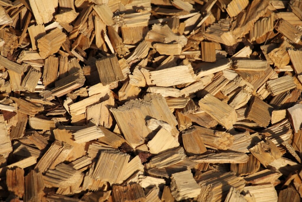 effiziente und umweltfreundliche heizung mit holzschnitzeln – nachhaltige energiequelle für ihr zuhause.